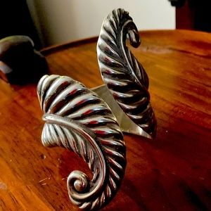 Mexico sterling (940) plume feather clamper bracelet.